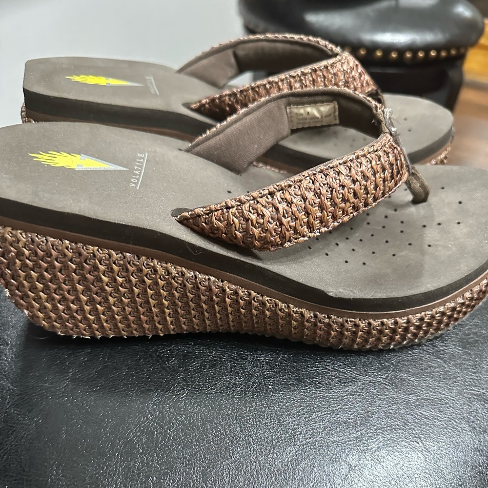 Volatile platform sandal Sz 8